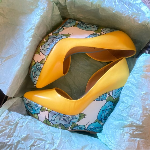 Taylor Says Bonafide yellow blue floral print open side pointed platform wedge - Picture 10 of 10